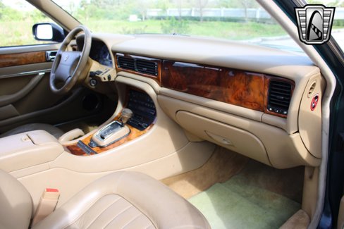 Used 1997 Jaguar XJ6 image 26