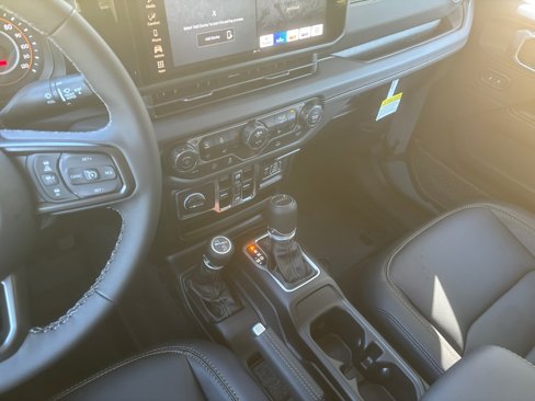 New 2025 Jeep Gladiator Sport image 28