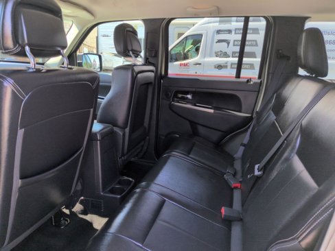 Used 2012 Jeep Liberty Limited Jet w/ Comfort/Convenience Group image 19