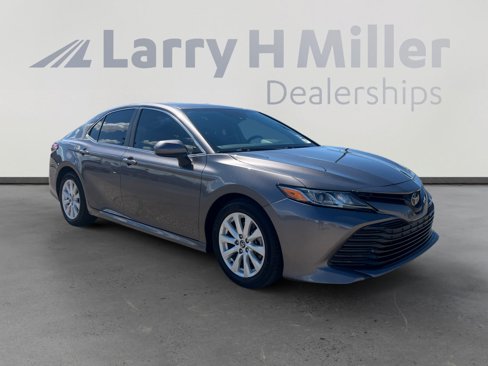 Used 2020 Toyota Camry LE image 7