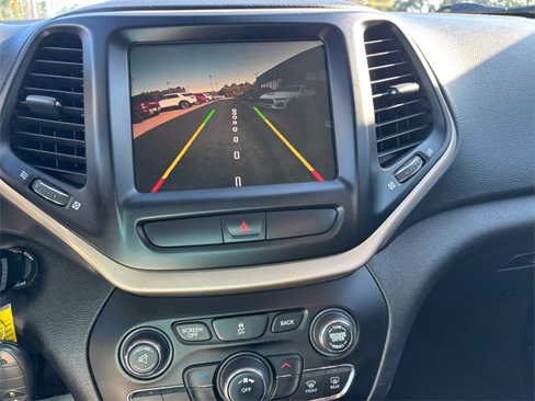 Used 2016 Jeep Cherokee Latitude image 20