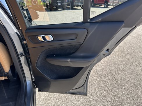 Used 2019 Volvo XC40 T5 Momentum image 16