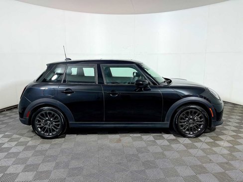 Used 2025 MINI Cooper 4-Door Hardtop image 7