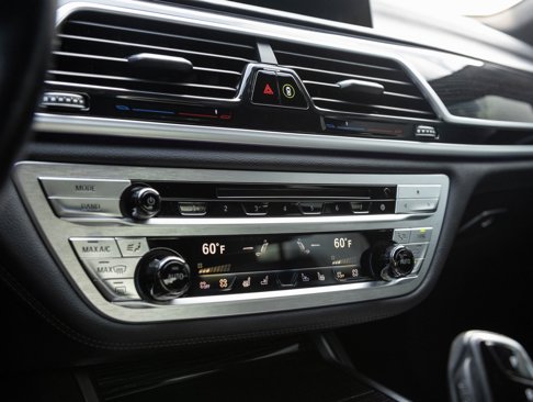 Used 2019 BMW 740i w/ Executive Package image 25