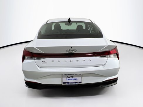 Used 2023 Hyundai Elantra SEL image 6