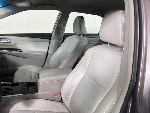 Used 2016 Toyota Camry XLE image 7