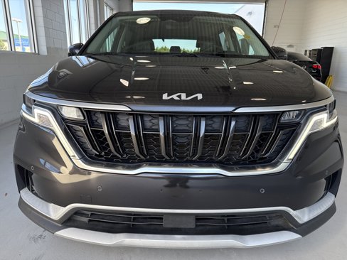 Used 2022 Kia Carnival EX image 5