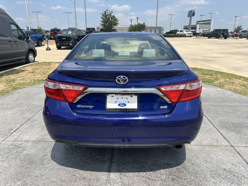 Used 2016 Toyota Camry SE image 5