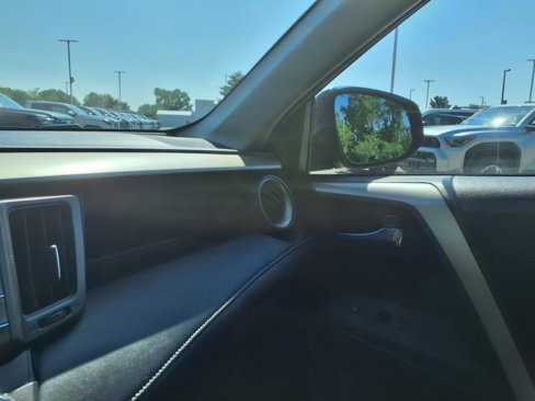 Used 2015 Toyota RAV4 XLE image 22