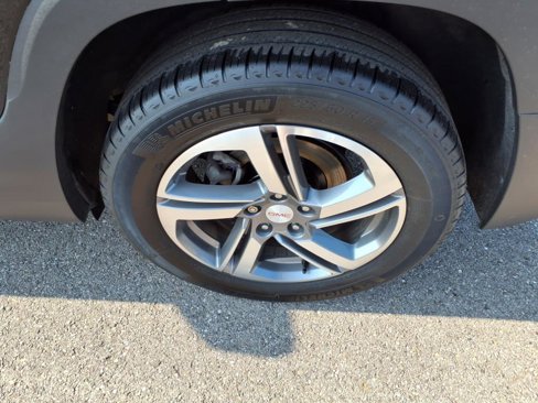 Used 2020 GMC Terrain SLT w/ LPO, Floor Liner Package image 8