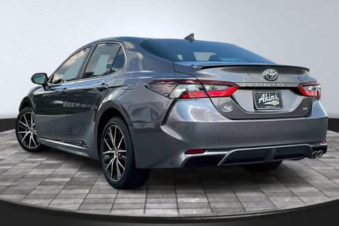 Used 2024 Toyota Camry SE image 4