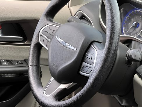 Used 2021 Chrysler Voyager Lxi image 37