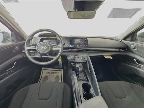 New 2025 Hyundai Elantra SE image 17