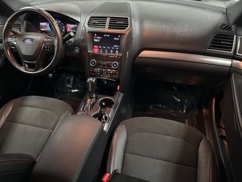 Used 2018 Ford Explorer XLT w/ Equipment Group 202A image 11