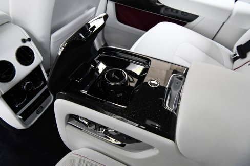 Used 2024 Rolls-Royce Cullinan Black Badge image 14