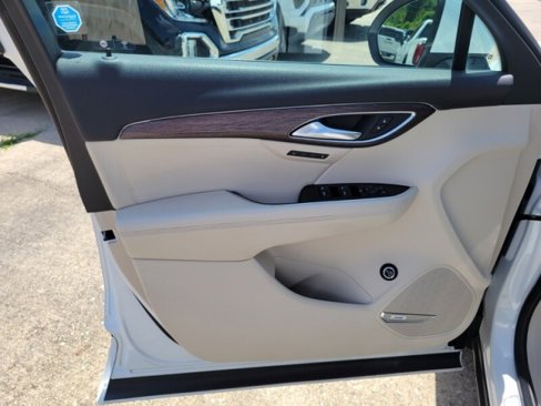 Certified 2021 Buick Envision Avenir w/ Technology Package II image 27