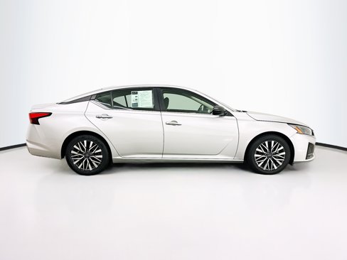Used 2024 Nissan Altima 2.5 SV image 10