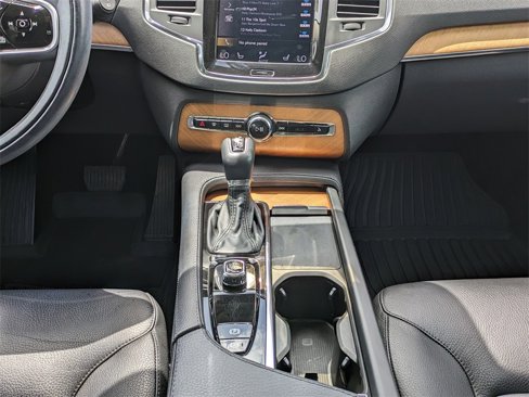 Certified 2022 Volvo XC90 T6 Momentum w/ Climate Package image 19