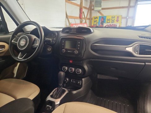Used 2015 Jeep Renegade Latitude w/ Trailer Tow Group image 10