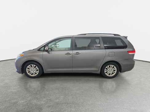 Used 2014 Toyota Sienna XLE image 8
