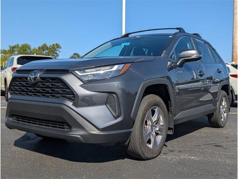Used 2022 Toyota RAV4 XLE w/ Convenience Package image 3
