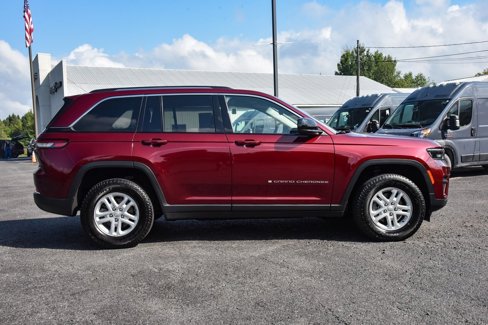 Certified 2023 Jeep Grand Cherokee Laredo image 2