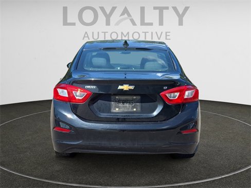 Used 2017 Chevrolet Cruze LT image 4