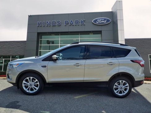 Certified 2017 Ford Escape SE w/ Equipment Group 201A image 4