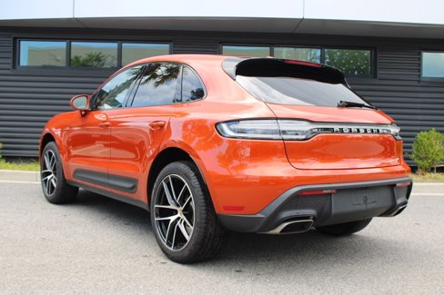 Certified 2024 Porsche Macan image 3