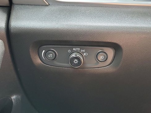 Used 2020 Chevrolet Traverse LT image 17