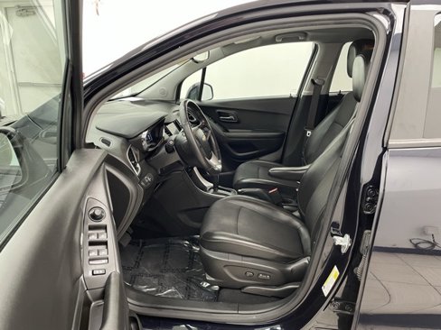 Certified 2022 Chevrolet Trax LT w/ LT Convenience Package image 6