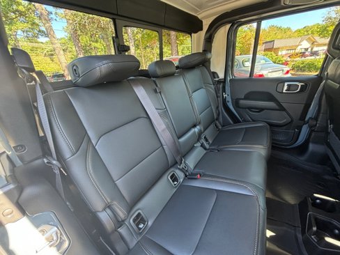 New 2025 Jeep Gladiator Sport image 18