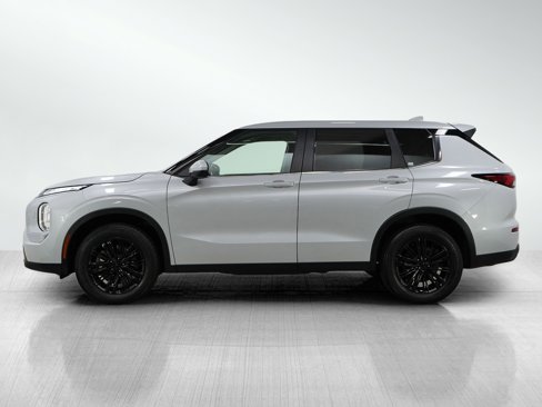 Used 2024 Mitsubishi Outlander ES image 2