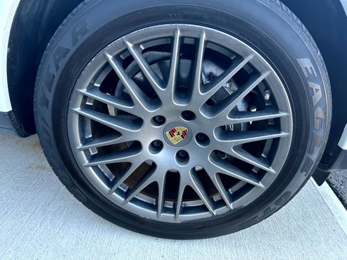 Used 2017 Porsche Cayenne Platinum Edition image 30
