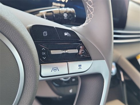 New 2025 Hyundai Elantra SEL image 17