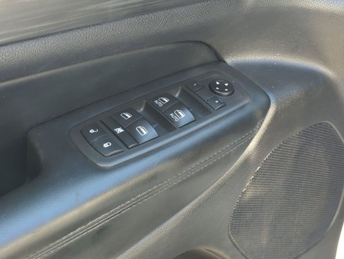 Used 2021 Jeep Grand Cherokee Laredo image 14