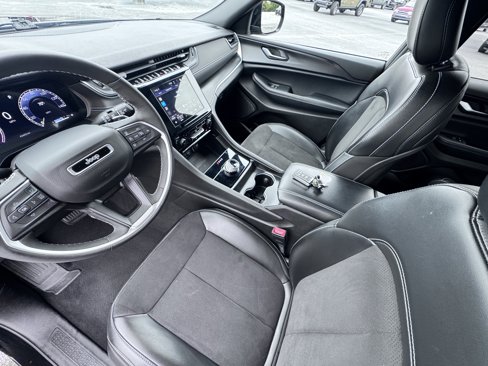Certified 2024 Jeep Grand Cherokee L Laredo image 9