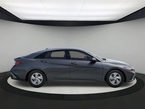 New 2025 Hyundai Elantra SE image 7