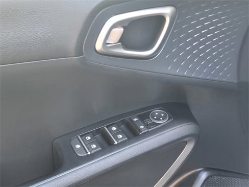 Used 2021 Kia Soul EX image 11