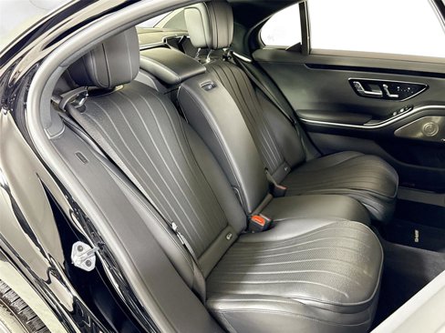 Used 2022 Mercedes-Benz S 500 4MATIC w/ AMG Line Package image 24