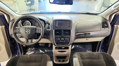 Used 2018 Dodge Grand Caravan SE w/ UConnect Hands-Free Group image 33