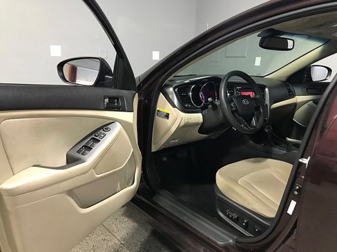 Used 2011 Kia Optima LX w/ Convenience Pkg image 9