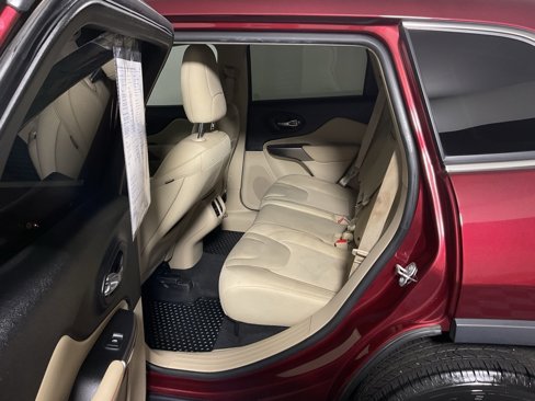 Used 2019 Jeep Cherokee Latitude w/ Cold Weather Group image 30