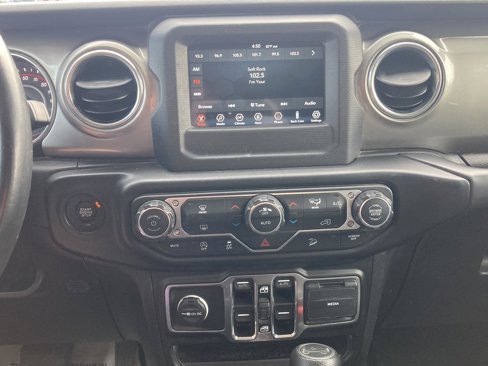 Used 2019 Jeep Wrangler Unlimited Sahara image 27
