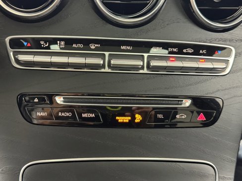 Used 2019 Mercedes-Benz GLC 300 4MATIC image 25