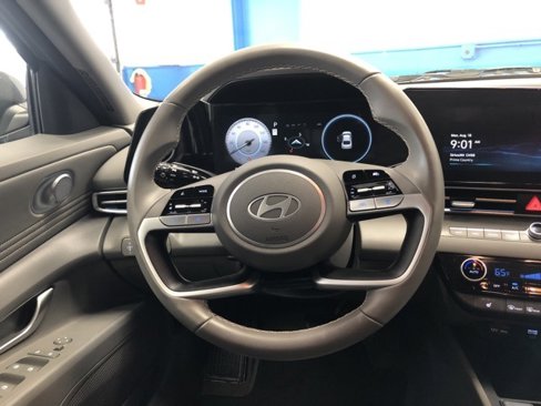 Used 2025 Hyundai Elantra SEL image 20