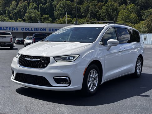 Used 2022 Chrysler Pacifica Touring-L image 2