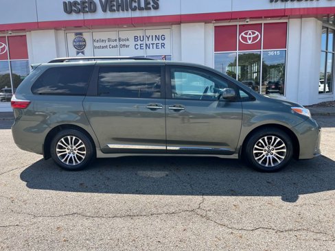 Used 2019 Toyota Sienna XLE image 6