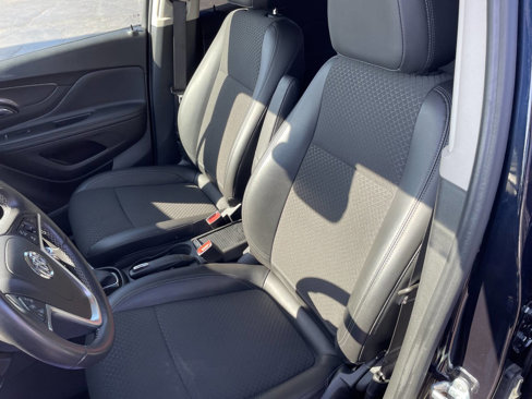 Used 2022 Buick Encore Preferred w/ Safety Package image 2