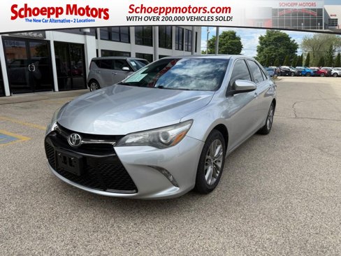 Used 2017 Toyota Camry SE image 1